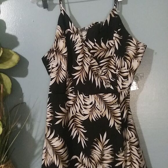 Revamped Palm leaf spaghetti strap romper with back bow tie and cut out - Picture 6 of 10